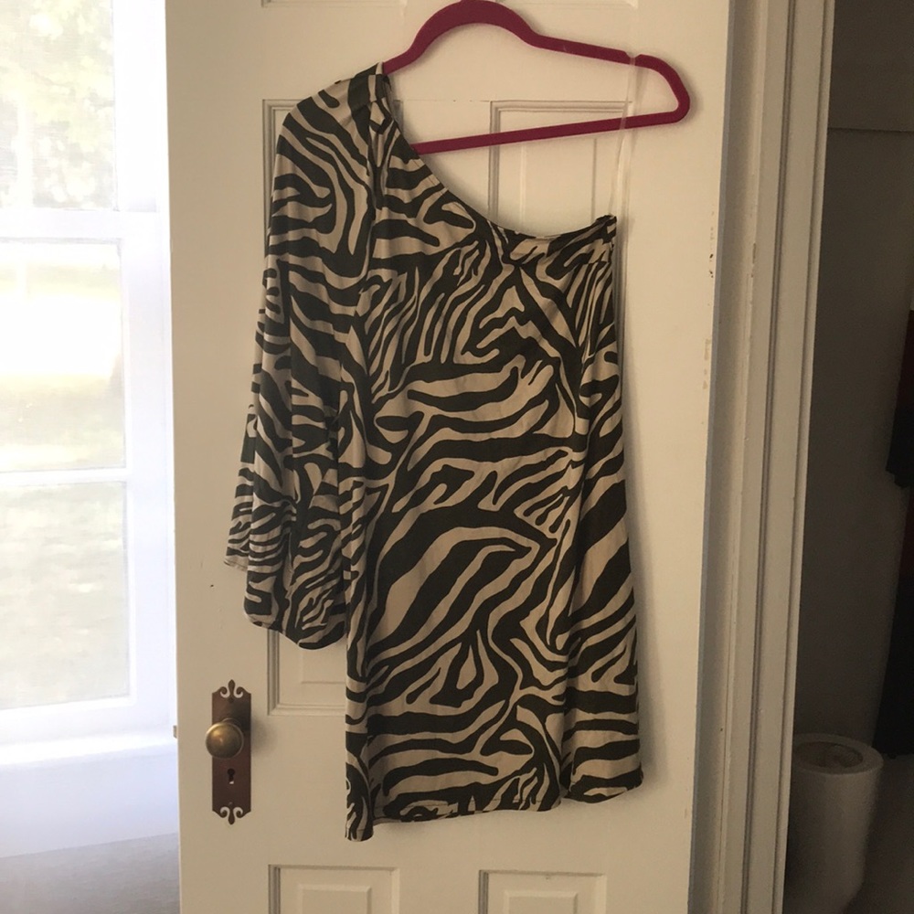 One sleeve dress